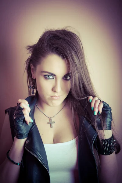 Genç güzel ve seksi punk kız — Stok fotoğraf