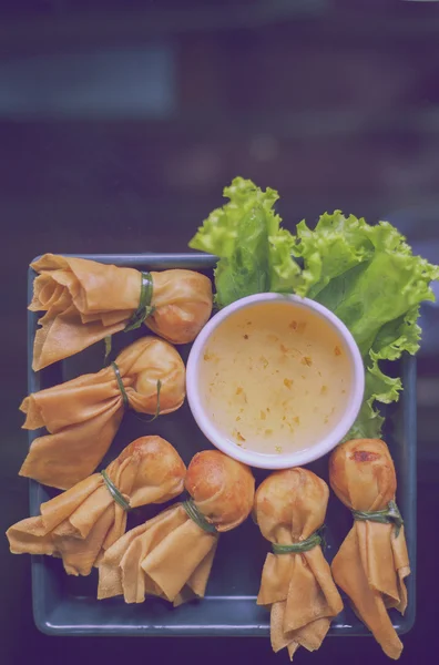 Tanga Toong, comida tailandesa, wontons orientales fritos llenos de p —  Fotos de Stock