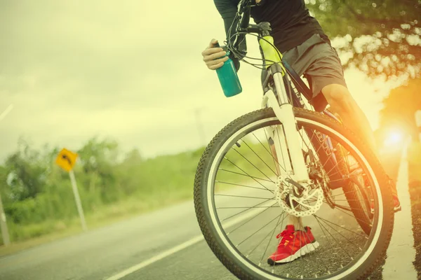 Cyclist man legs riding mountain bike ,sun set — Stock Photo, Image