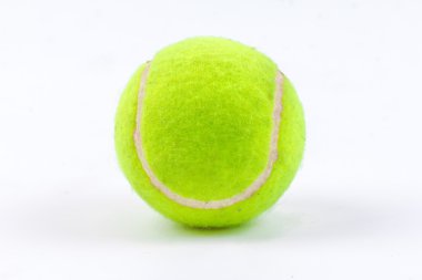 Beyaz arka plan üzerinde izole tek tenis topu