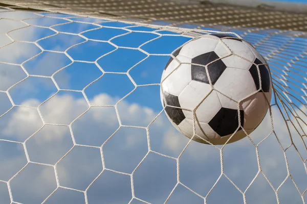 futbol futbol gol gökyüzü alanı ile net.
