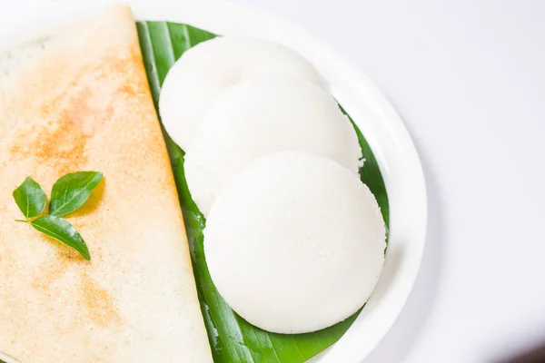 Ghee Braten Dosa Und Idlii Südindische Hauptfrühstücksprodukt Das Wunderschön Einem — Stockfoto