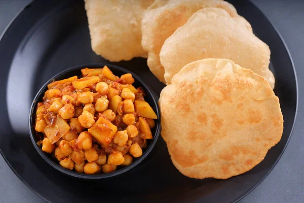 Indisk Frukost Puri Med Kikärt Chana Masala Curry Välsmakande Indiansk — Stockfoto