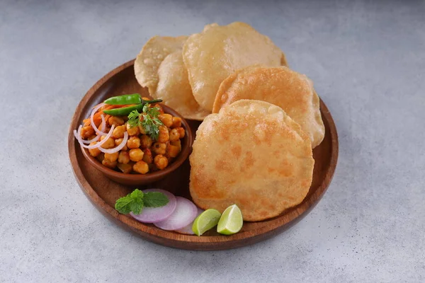 Indisk Frukost Poori Med Kikärt Chana Masala Curry Välsmakande Indiska — Stockfoto