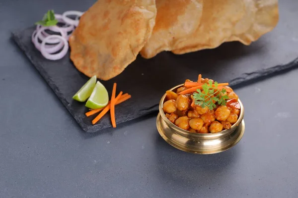Ndian Frukost Poori Med Kikärta Chana Masala Curry Välsmakande Indiska — Stockfoto