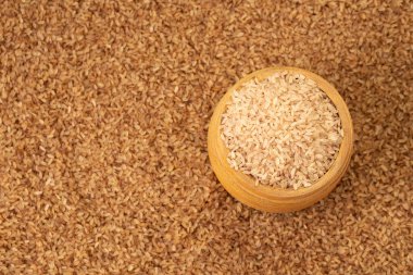 Kerala Matta pirinç ya da palaadan matta ya da geleneksel olarak arka planda kızıl matta pilavı olan Nazi isimli keraleyi ölçmek için kullanılan bir kaba yerleştirilmiş pirinç..