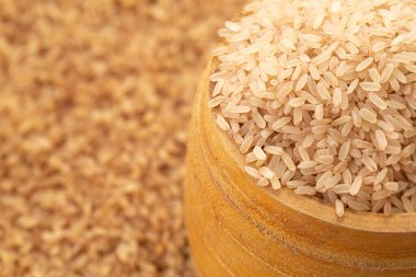 Kerala Matta pirinç ya da palaadan matta ya da geleneksel olarak arka planda kızıl matta pilavı olan Nazi isimli keraleyi ölçmek için kullanılan bir kaba yerleştirilmiş pirinç..