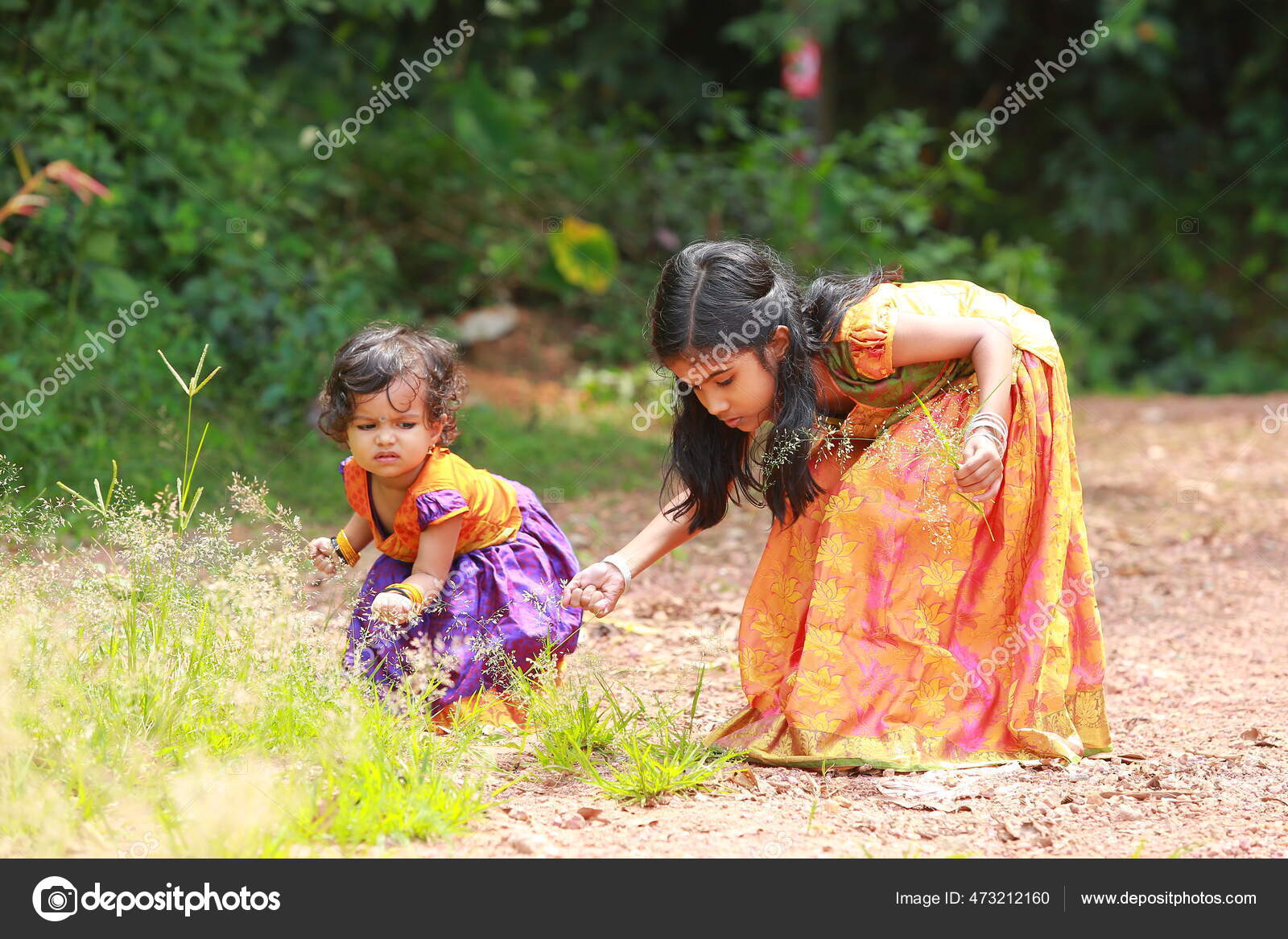 Small Children and Their Mother in Traditional Indian Attire Stock Photo -  Image of body, daughter: 181476810