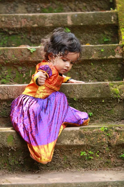 Sul Índia Menina Criança Vestindo Belo Vestido Tradicional Saia Longa — Fotografia de Stock