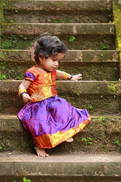 Sul Índia Menina Criança Vestindo Belo Vestido Tradicional Saia Longa — Fotografia de Stock