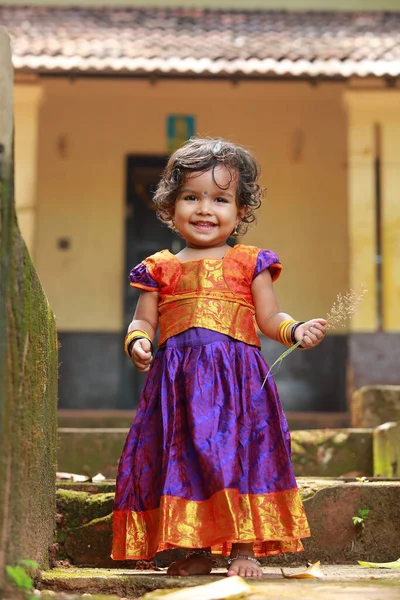 Zuid Indiase Meisje Kid Dragen Mooie Traditionele Jurk Lange Rok — Stockfoto