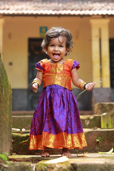 Zuid Indiase Meisje Kid Dragen Mooie Traditionele Jurk Lange Rok — Stockfoto