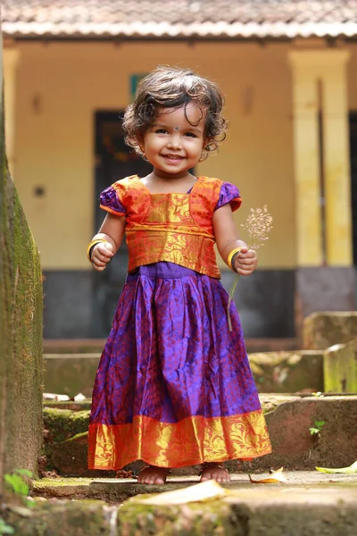 Zuid Indiase Meisje Kid Dragen Mooie Traditionele Jurk Lange Rok — Stockfoto