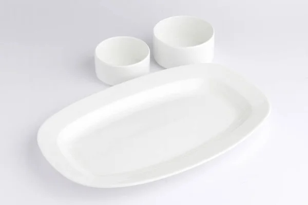 Белая Посуда Пустая Прямоугольная Форма Белая Посуда Двумя Маленькими Белыми — стоковое фото