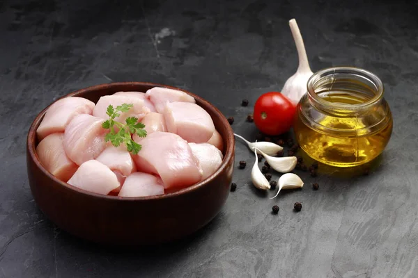 Frango Cru Corte Macio Fritar Sem Pele Dispostos Tigela Madeira — Fotografia de Stock