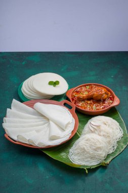 İdebulpam ve patiir soslu tavuk körisi güzel patiiri, beyaz patiiri ve koyu yeşil desenli idebulpam karışımı..