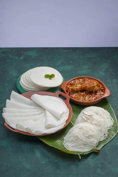 İdebulpam ve patiir soslu tavuk körisi güzel patiiri, beyaz patiiri ve koyu yeşil desenli idebulpam karışımı..