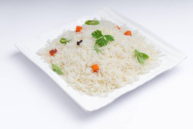 Sebze Pulav veya Pulao, basmathi pilavı, sebze ve Hint baharatlarıyla yapılır. Beyaz arkaplan ya da deseni olan kare beyaz bir tablo eşyasına yerleştirildi