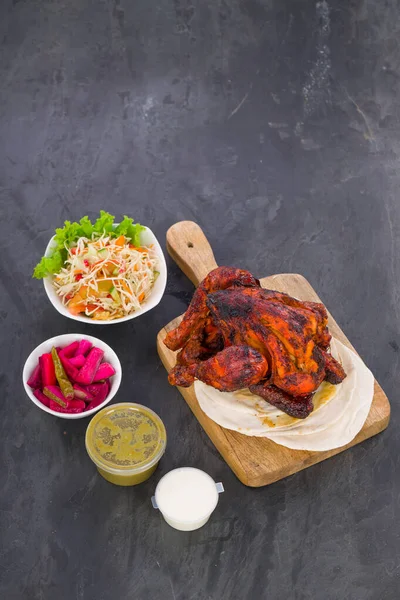 Shawai Chicken Arranged Wooden Base Kuboos Side Dishes Grey Textured — Stock Photo, Image