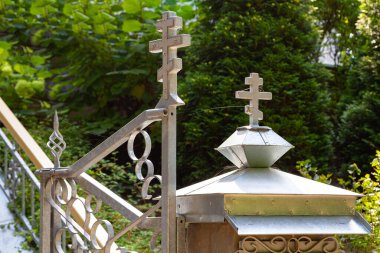 Ortodoks Kilisesi 'nin kapısı