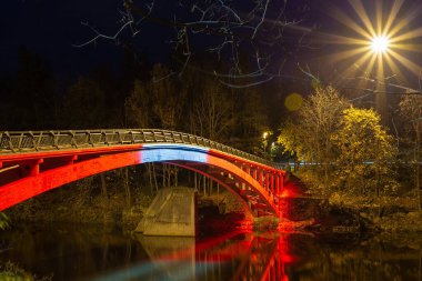 Letonya, Ogre nehri üzerindeki aydınlık köprü