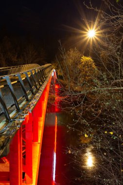 Letonya, Ogre nehri üzerindeki aydınlık köprü