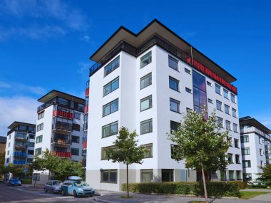 14 Şubat 2026: En iyi büyük bina ve ağaçlar