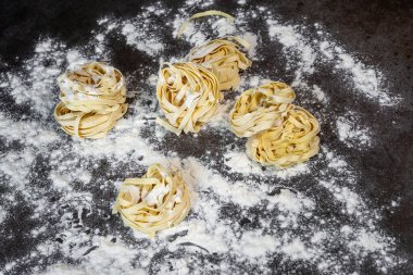 Çiğ Tagliatelle 'in el yapımı makarnası.