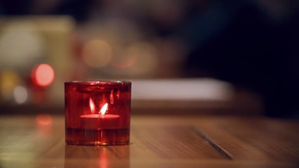 Candle flame röd ljus hållare glas — Stockvideo