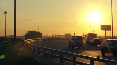 City Road günbatımı üzerinde etkin trafik ile