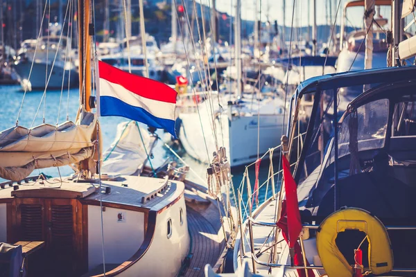 Bandera de Países Bajos en yate —  Fotos de Stock