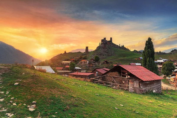Tusheti Milli Parkı dağ köyü kuleleri