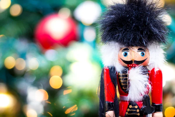 Nutcracker ornamento na árvore — Fotografia de Stock