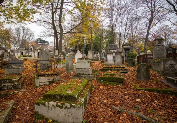 Tumbas en el cementerio — Foto de Stock