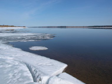 Yenisei Nehri, nehir kıyısı buzu, Sibirya. Rusya.