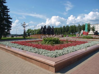 Zafer meydanı. Gözlere zevk veren kederli bir mevsim! Sonbahar. Vitebsk, Beyaz Rusya Cumhuriyeti.