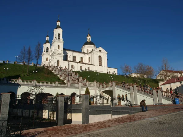 神圣的假设在山上的假设大教堂 令人眼花缭乱的哀伤季节 白俄罗斯共和国维帖布斯克 — 图库照片