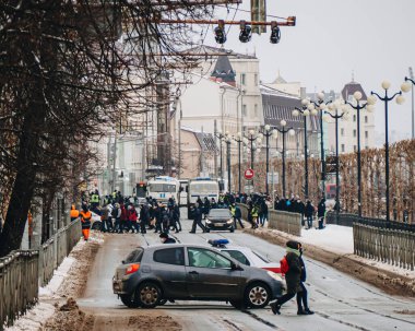 Kazan, Rusya - 31 Ocak 2021: Bulak sokaklarında barışçıl yürüyüş. Alexey Navalny 'nin yasadışı tutuklanmasını protesto.