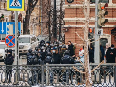 Kazan, Rusya - 31 Ocak 2021: Bulak sokaklarında barışçıl yürüyüş. Alexey Navalny 'nin yasadışı tutuklanmasını protesto.