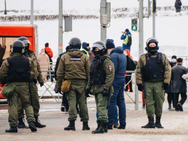 Kazan, Rusya - 31 Ocak 2021: Bulak sokaklarında barışçıl yürüyüş. Alexey Navalny 'nin yasadışı tutuklanmasını protesto.