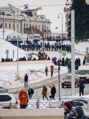 Kazan, Rusya - 31 Ocak 2021: Kazan Kremlin yakınlarında barışçıl yürüyüş. Alexey Navalny 'nin yasadışı tutuklanmasını protesto.