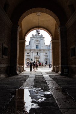 Loreto kutsal tapınak Santuario della Madonna.