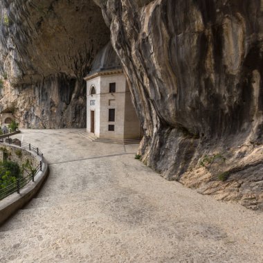 Valadier Tapınağı Genga, İtalya