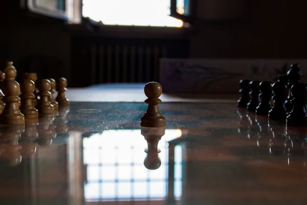 Bir satranç içinde izole piyon — Stok fotoğraf