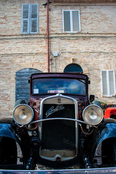 Detalles de coches antiguos durante una exposición — Foto de Stock