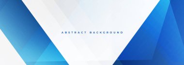 Soyut arkaplan mavi geometrik afiş katmanlı açısal şekiller, düzgün eğimli geçişler, şeffaf üçgenler ve keskin açılar, geniş negatif alanlı minimalist bileşim