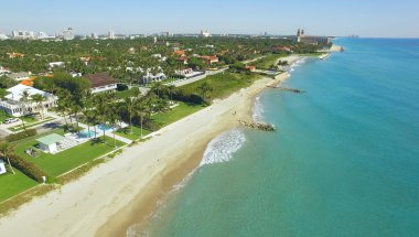 Palm Beach üzerinde uçan, lüks yer yaşayan ve tatil için