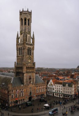 Bruges 'deki Bruges pazar meydanı Histrorium Bruges' de görüldüğü gibi.
