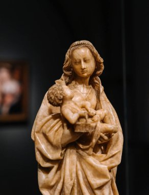 Rijksmuseum Amsterdam 'da Meryem ve İsa Heykeli