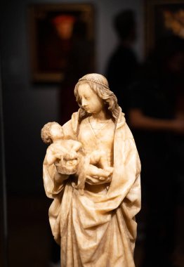 Amsterdam 'daki Rijksmuseum' da Mary heykeli